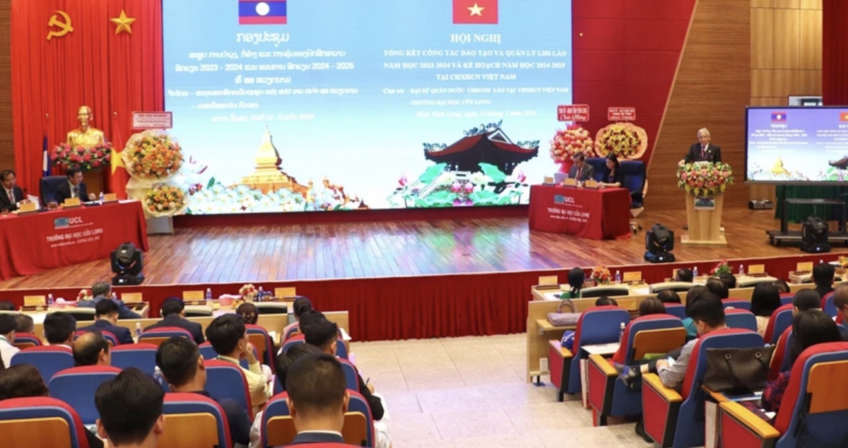 Vietnam, Laos boost cooperation in training Lao students